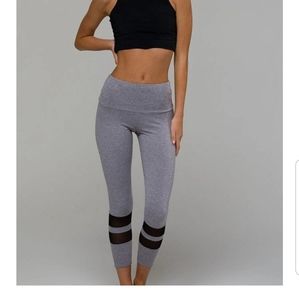 Onzie Midi Racer Leggings 2028

Color: Stone